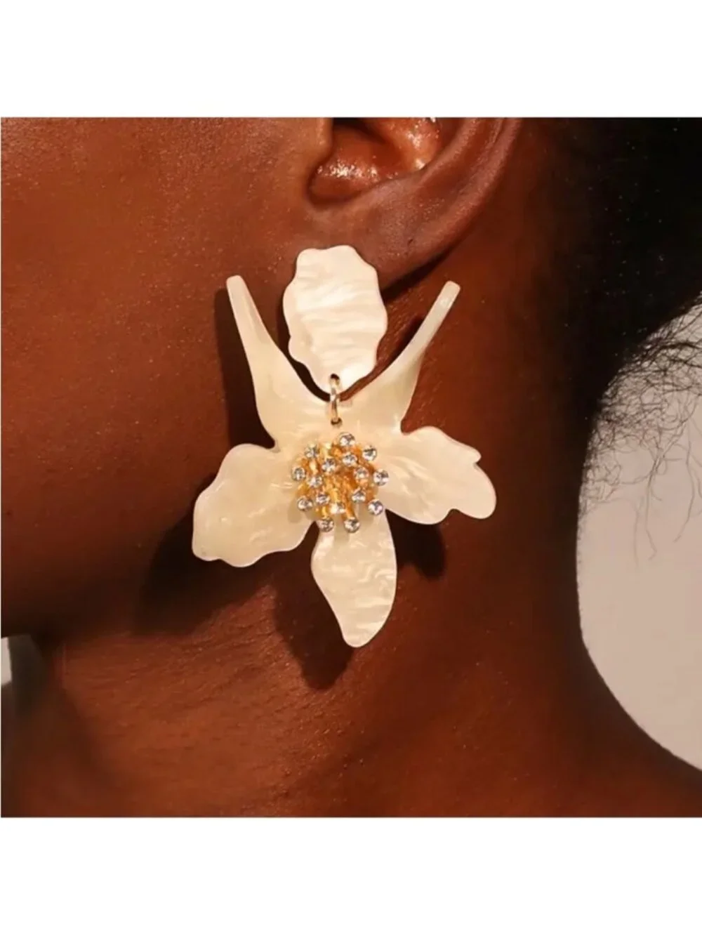 New! Ivory Flower Statement Earrings (1026) NWOT